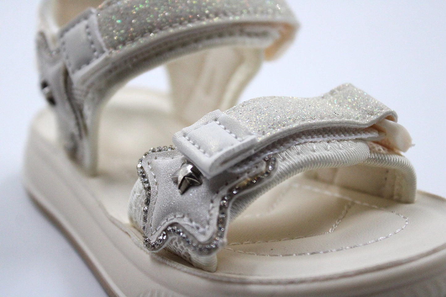 Girls white comfortable sandal by Ket kids