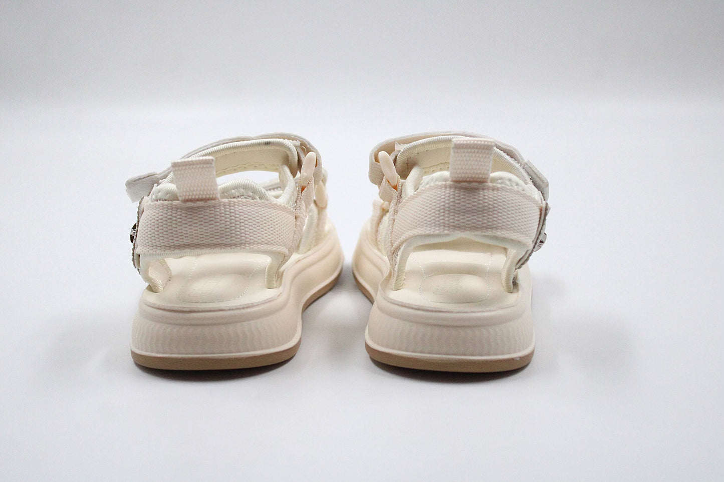 Girls white comfortable sandal by Ket kids