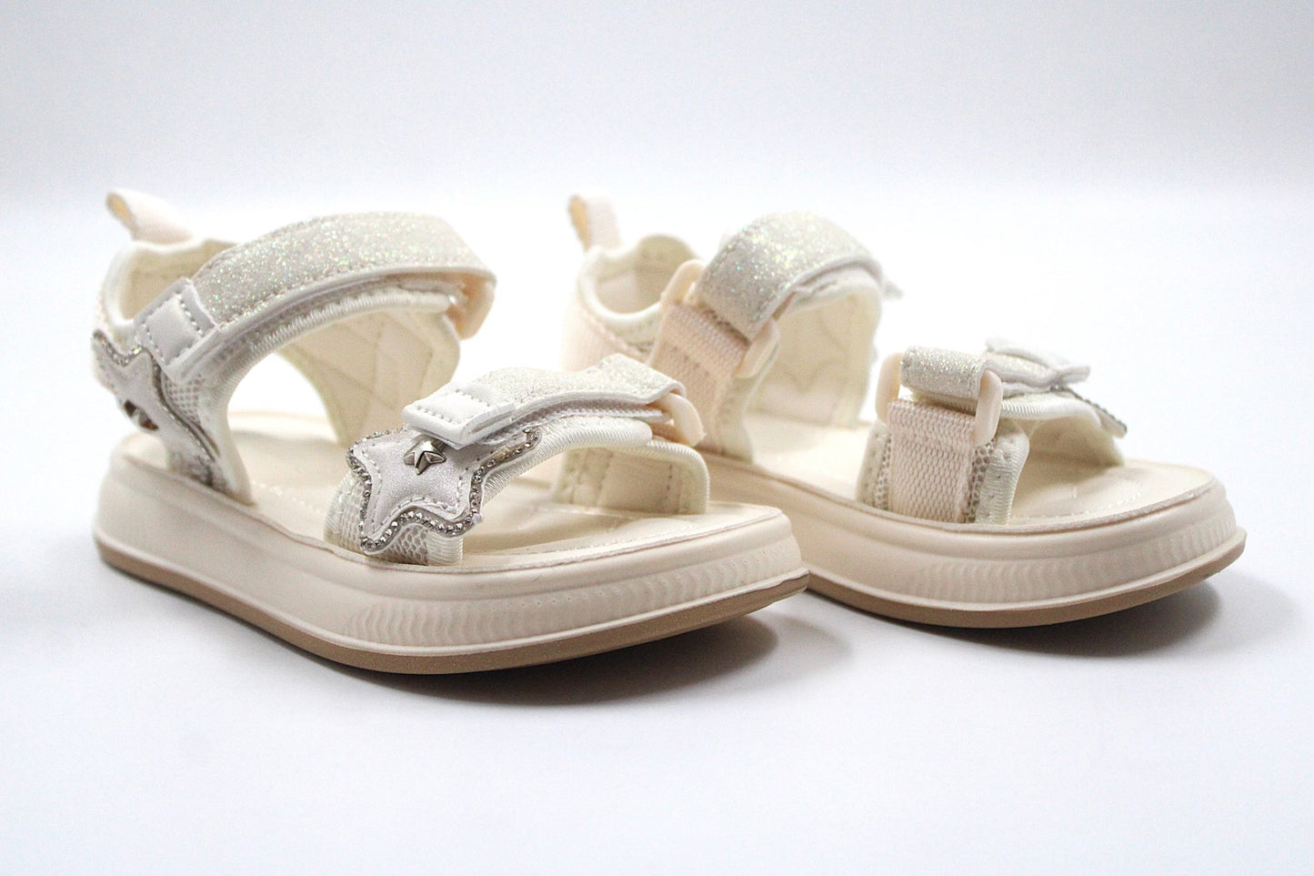 Girls white comfortable sandal by Ket kids